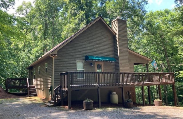 Rocky Road Hideaway - Cabine confortable dans les bois. Près de Helen et Dahlonega