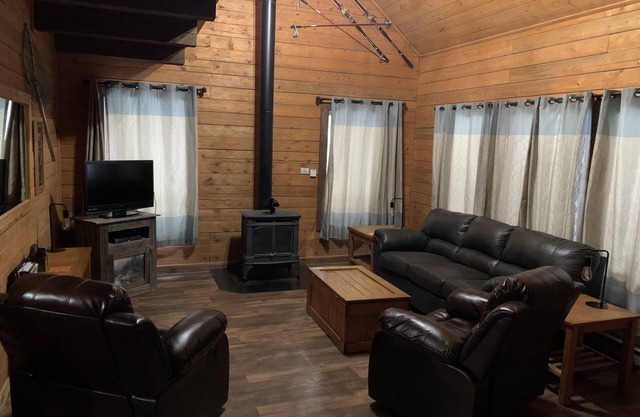 Log Cabin 'Rocky Top' avec Vues - Maintenant ouvert toute l'année! - Cabine 2