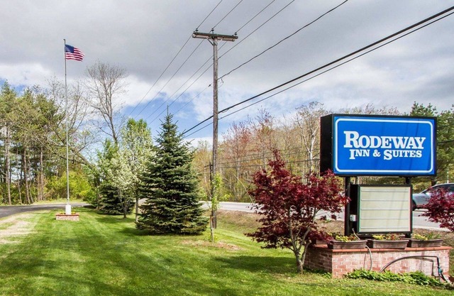 Rodeway Inn & Suites Brunswick near Hwy 1