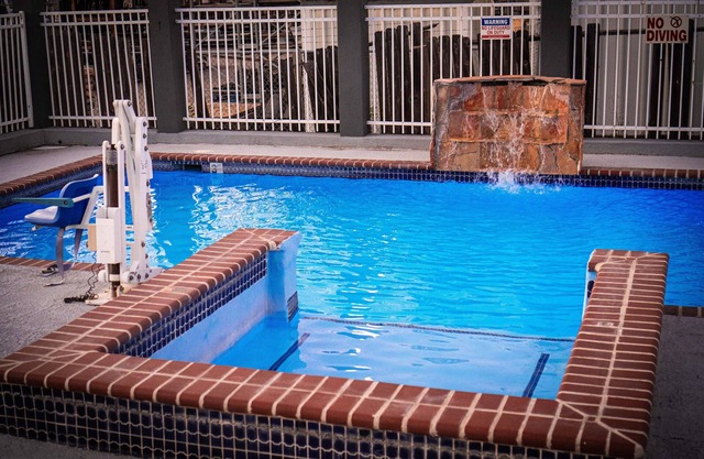 Rodeway Inn & Suites