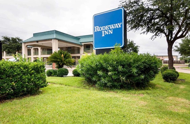 Rodeway Inn & Suites Hwy 290 NW