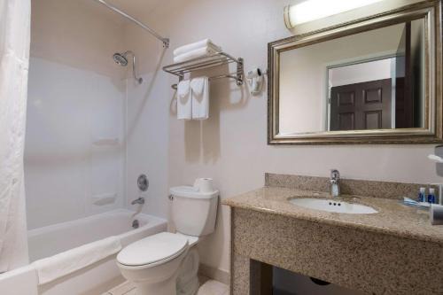 Rodeway Inn & Suites Portland West - Beaverton
