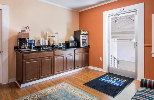 Rodeway Inn & Suites