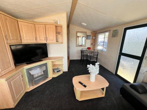 Rohannah A&C Ultimate Caravan Retreat