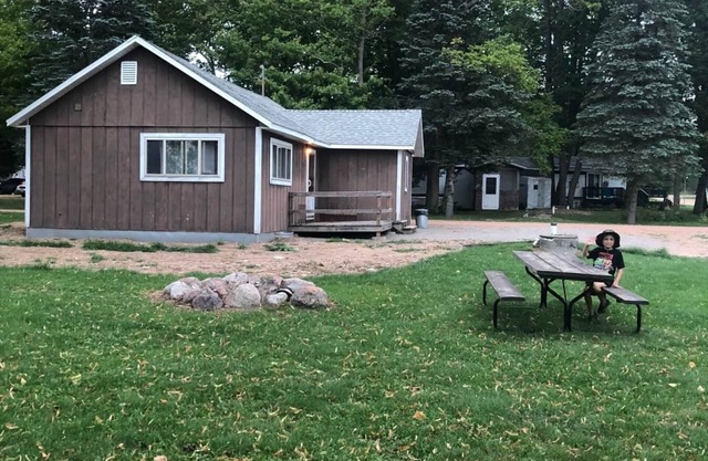 Rolling Stone Lakeside Cabin 3 East Shore Resort 3 Bedroom
