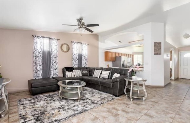 Rollingbay · *Luxurious 4BR Getaway with Pool Table & 70” TV