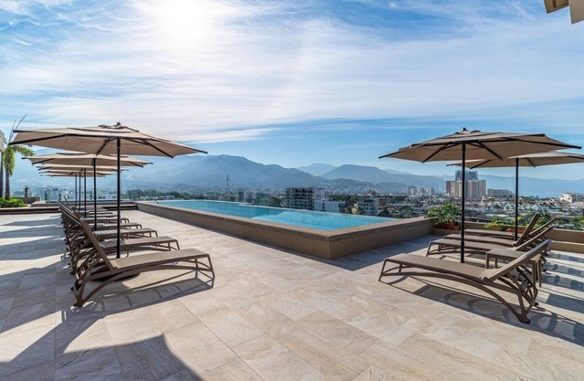Roma Encore 2BD withTerrace in Beautiful Versalles