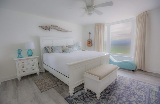 Romantic Beach Condo, des équipements uniques, près de Pier Park, 4 chaises de plage GRATUIT,