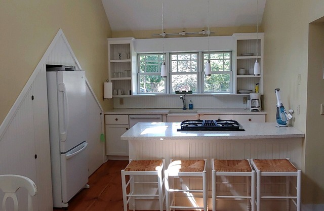 Romantique 1-Bdrm sur le lac Dunmore, vues, linge de maison, plage, marina, pub, 4 couchages.