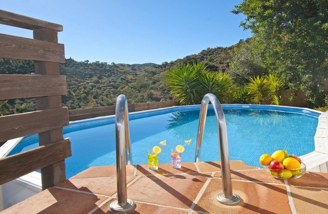 Romantique et totalement privée pour 2 personnes, piscine et vues incroyables.