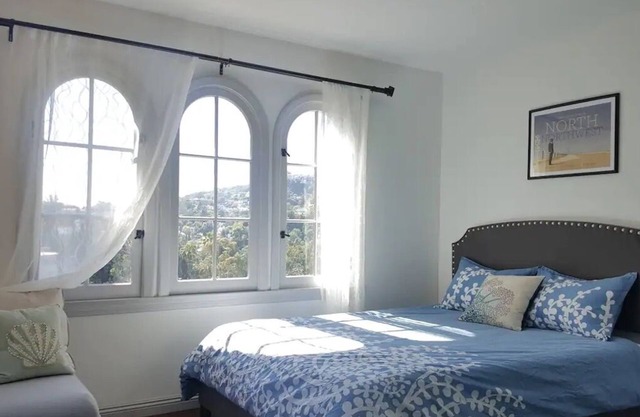 Romantic and Historic Spanish Penthouse Studio - Hollywood Hills