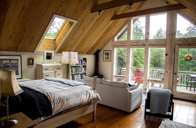 SUITE FORÊT PRIVÉE ROMANTIQUE ET ARTISTES, 5 acres Redwoods, Sentiers, Mendo 2 mi.