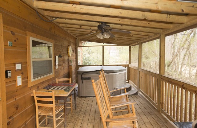 Cabine romantique au magnifique lac Lure!