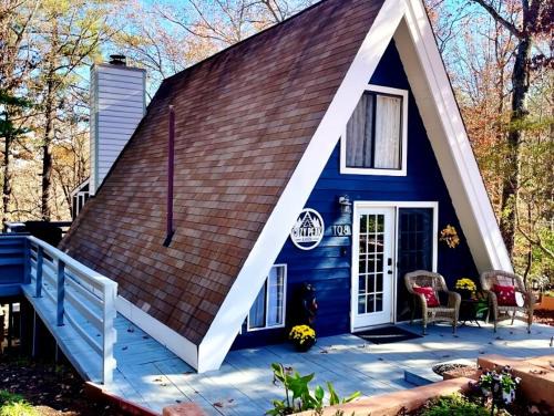 Romantic Cabin Getaway minutes from Chimney Rock