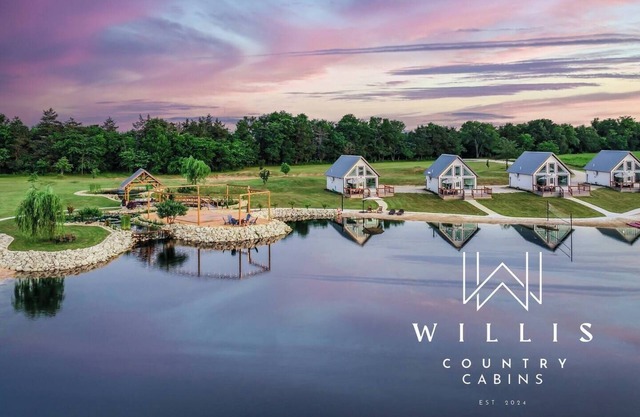 Luxurious L'amore Cabin #4 with AC and Wi-Fi!!