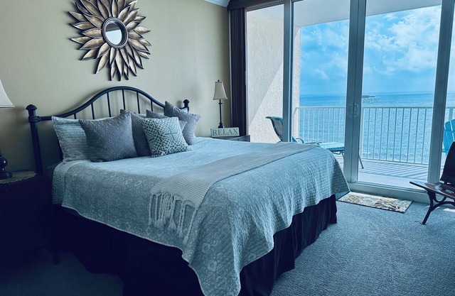 ROMANTIC & CHIC - INOUBLIABLE, ENCHANTING BEACH RETREAT! VUE LIMITEE SUR LE GOLFE!