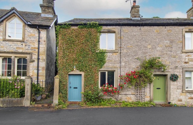 Romantic Country Cottage for Two with Free Access to Rewilding Estate
