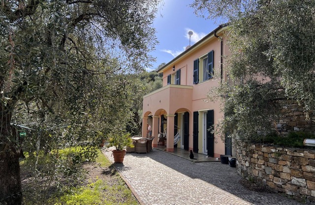 Romantic country house in an olive grove - 5 min. drive to the sea