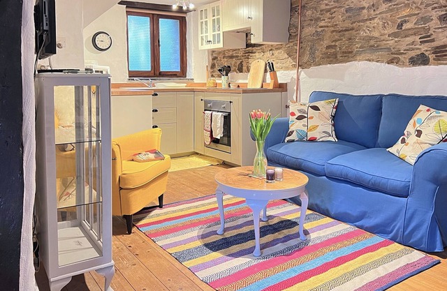 Romantic dog-friendly apartment on Dartmoor in beamed 17th century barn