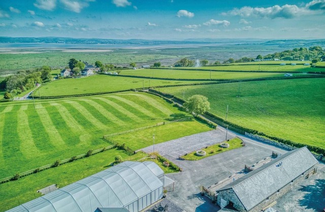 Romantic farm Country Retreat cottage on the Gower Coastline. Pet friendly