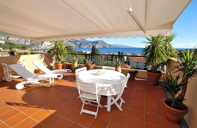 Appartement romantique avec Incroyable VUE SUR LA MER WI-FI PARKING