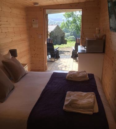 Romantic Getaway Luxury Wooden Cabin With Private Hot Tub and BBQ