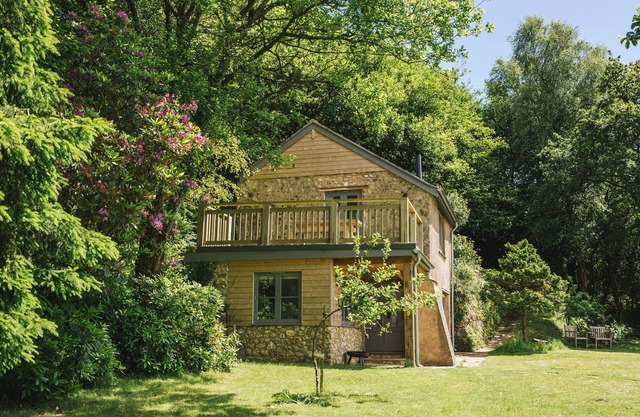 Romantic hillside hideaway with roof terrace and outstanding views
