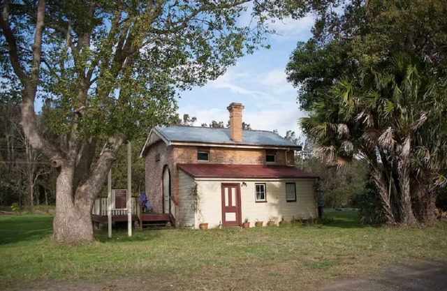 Romantic historic school in Forster/Tuncurry area