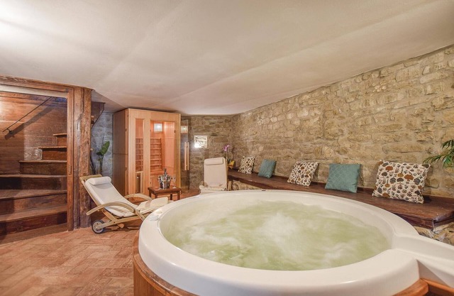 Maison romantique à Comano (MS) avec.