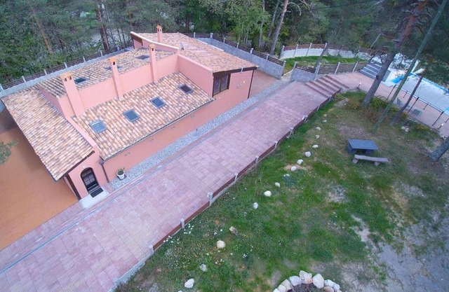 Romantic-HuntingLodge-en-Provence*