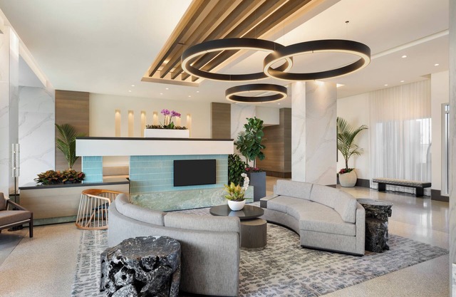 Romantic King Studio – Idea to watch Sunsets Over the Harbor