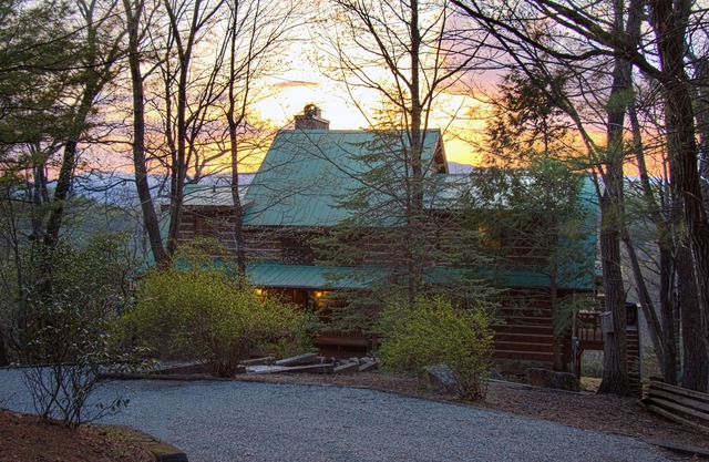 Maison romantique en bois rond de Mt. 19. 3 acres / Vue panoramique / Près de Boone