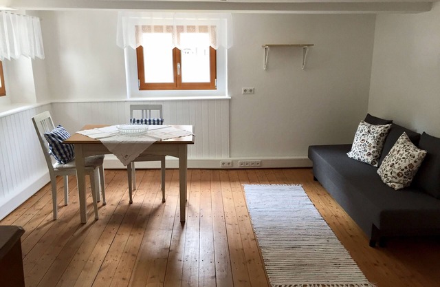 Appartement de vacances romantique et classé à Fribourg-Herdern sur la place de l'église