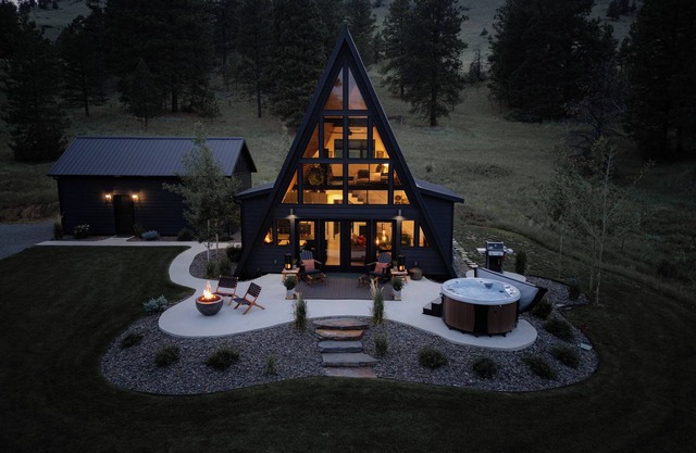 Romantic A-Frame/K Bed/Hot Tub/Fireplace/Mtn View