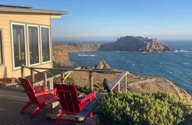 Dramatique, romantique Accueil Oceanfront avec 180 degrés vue sur l'océan