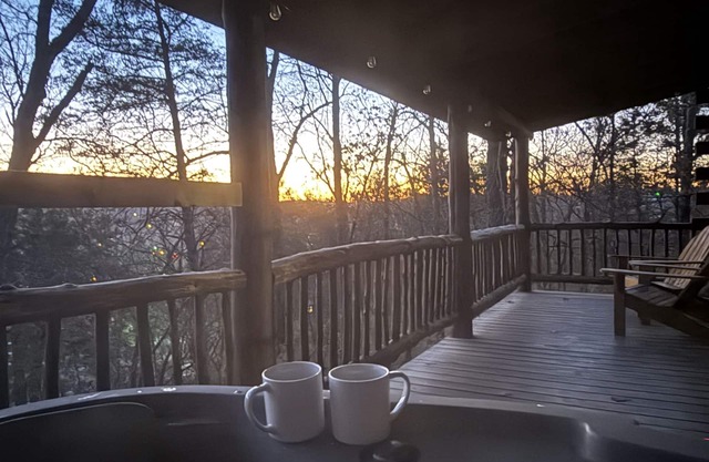 Romantic Hideaway Branson: Hot Tub & Jacuzzi Bliss