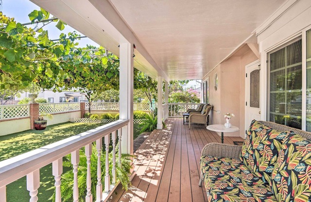 Romantic Pasadena Home w/ Covered Porch!