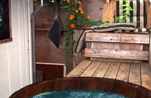 Retraite romantique. Tremper dans le bain à remous ou s'allonger sur le lit mezzanine; écoute le surf.
