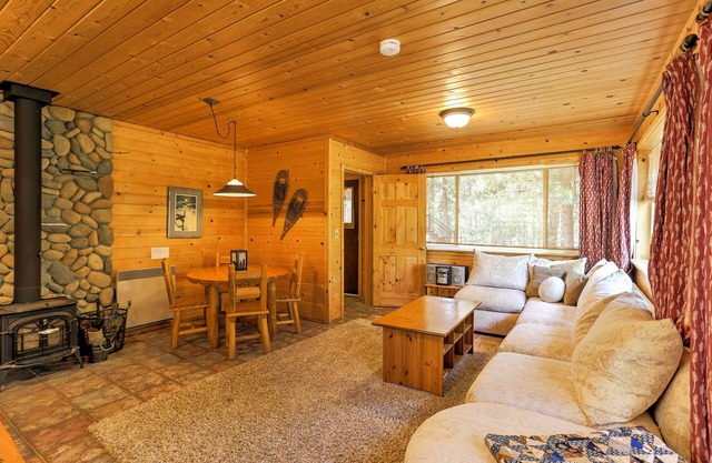 Riverfront Cottage romantique - 1 Mile à Winthrop!