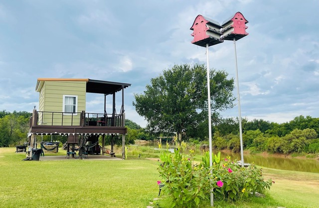 River Front Tree House w/ Stunning Views near Possum Kingdom Lake / Pontoon Boat