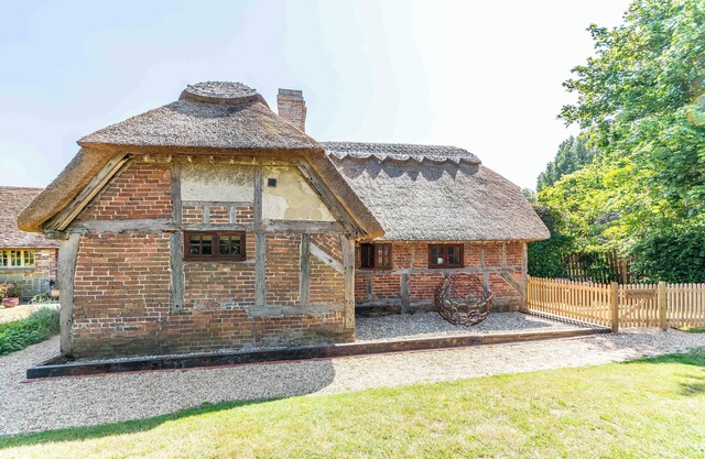 Romantic Seaside Retreat Near Arundel
