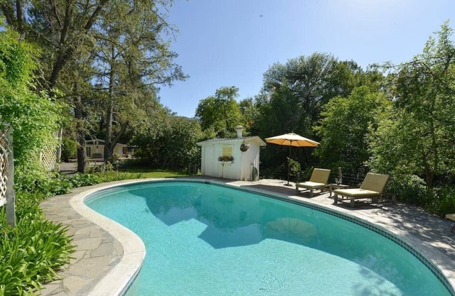 Cottage serein avec piscine et bain à remous à seulement quelques minutes des vignobles et des restaurants