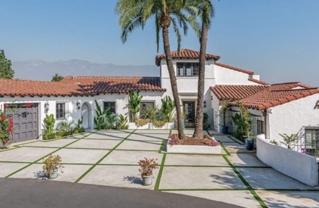Romantic Spanish Mansion In Pasadena!