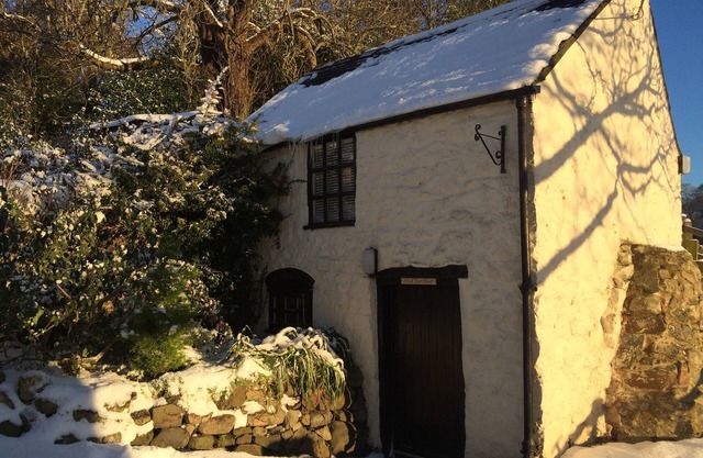 Cottage en pierre super-mignon romantique avec bain à remous et salle de bains au spa!