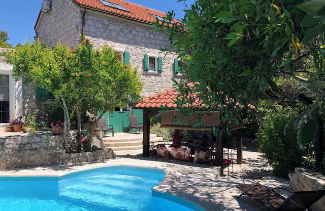 Villa Lovor - Maison en pierre romantique pour la famille et les couples