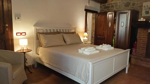 Romantic suite in the village of Castelleone, vicino Deruta, Assisi, Perugia, Montefalco
