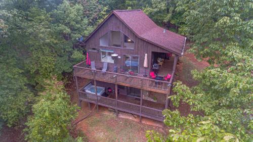Romantic Tip Top Hideaway, 10 MINUTE FROM HELEN WATER TUBING, BOOK 2 NIGHTS GET 1 NIGHT FREE