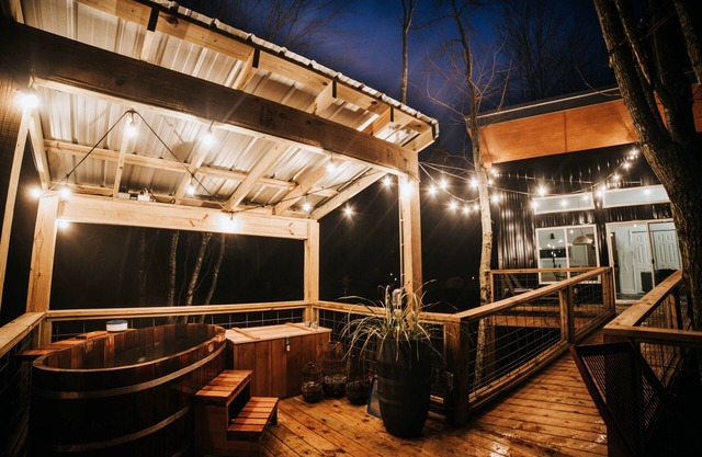 Tree House, privé 15 acres avec vue sur la montagne, baignoire japonaise