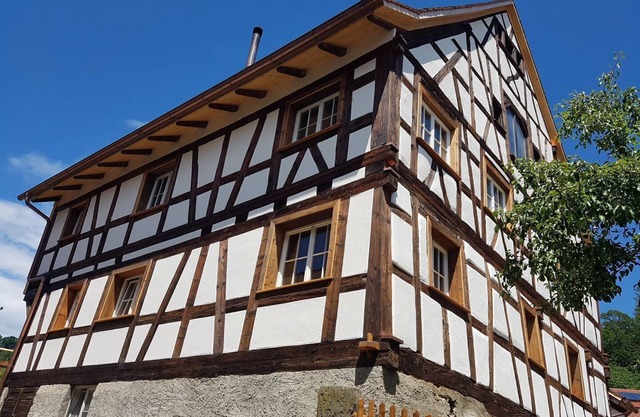 Romantic vacation apartment in renovated half-timbered house from 1706 with courtyard and garden