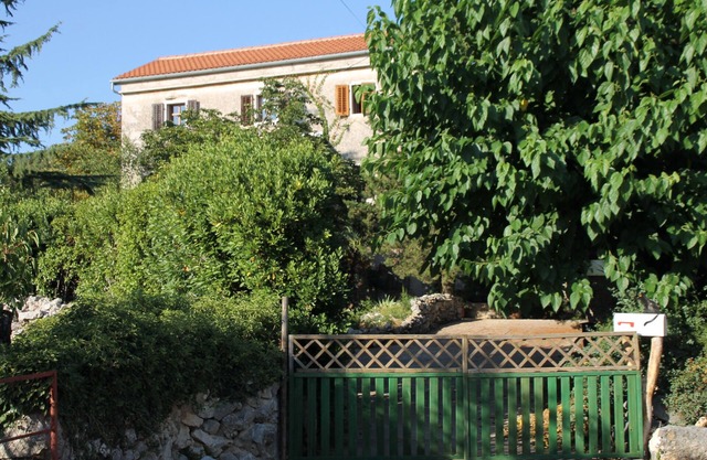 Romantic vacation home with large garden (1200 m²), close to a beautiful beach